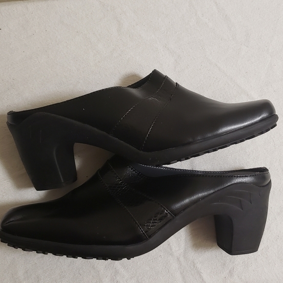 Aerosoles - Picture 3 of 5